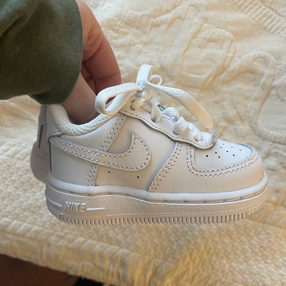 Nike infant size 4 NEW